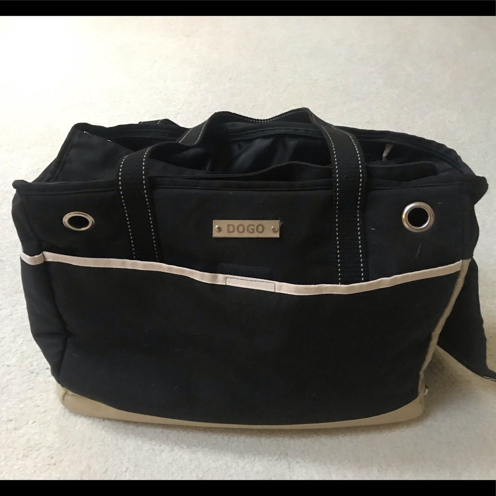 DOGO Travel bag for your pup!